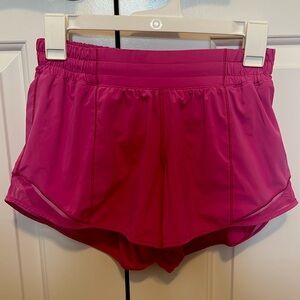 Lululemon Sonic Pink Hotty Hots 4 inch size 6